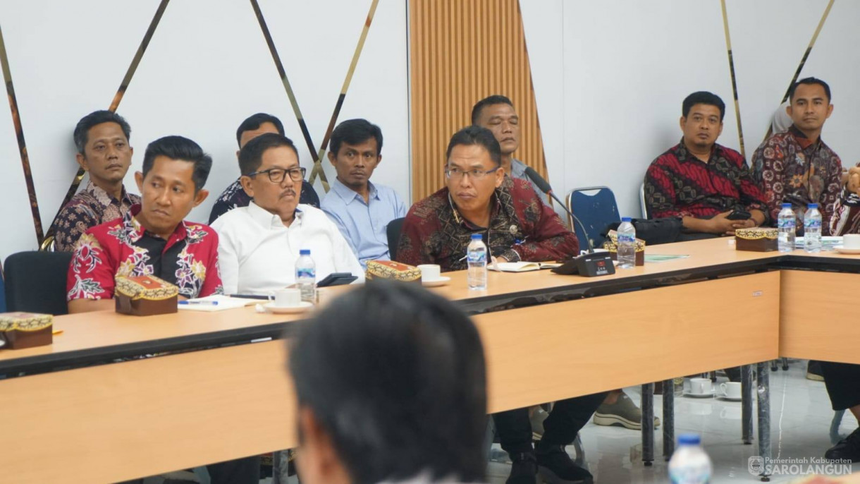 7 Mei 2026 Bupati Sarolangun dan Sekretaris Daerah Kabupaten Sarolangun menghadiri Audiensi Pembahasan Usulan Pembangunan 7 Jembatan Gantung di Kab. Sarolangun yang Rusak Berat Akibat di Terjang Banjir Bandang bersama Anggota Komisi V DPR RI