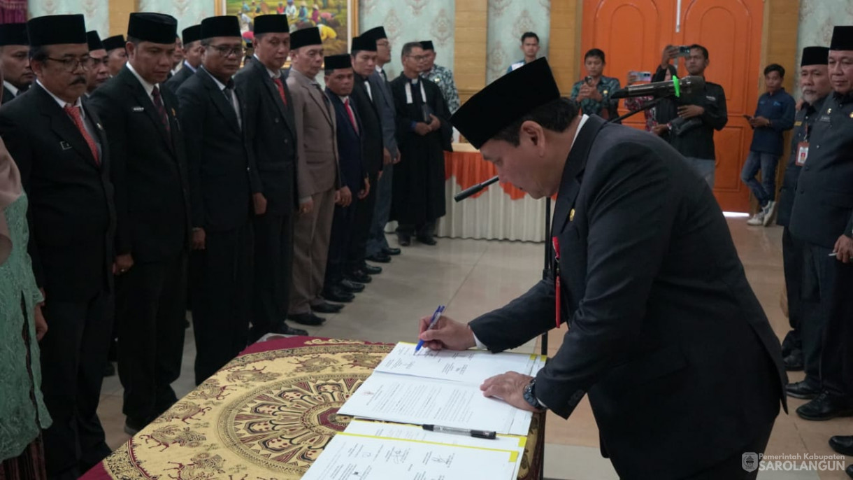 27 Juni 2024 -&nbsp;Pelantikan dan Pengambilan Sumpah Janji Jabatan Pejabat Pimpinan Tinggi Pratama, Administrator dan Pengawas di Lingkungan Pemerintah Kabupaten Sarolangun