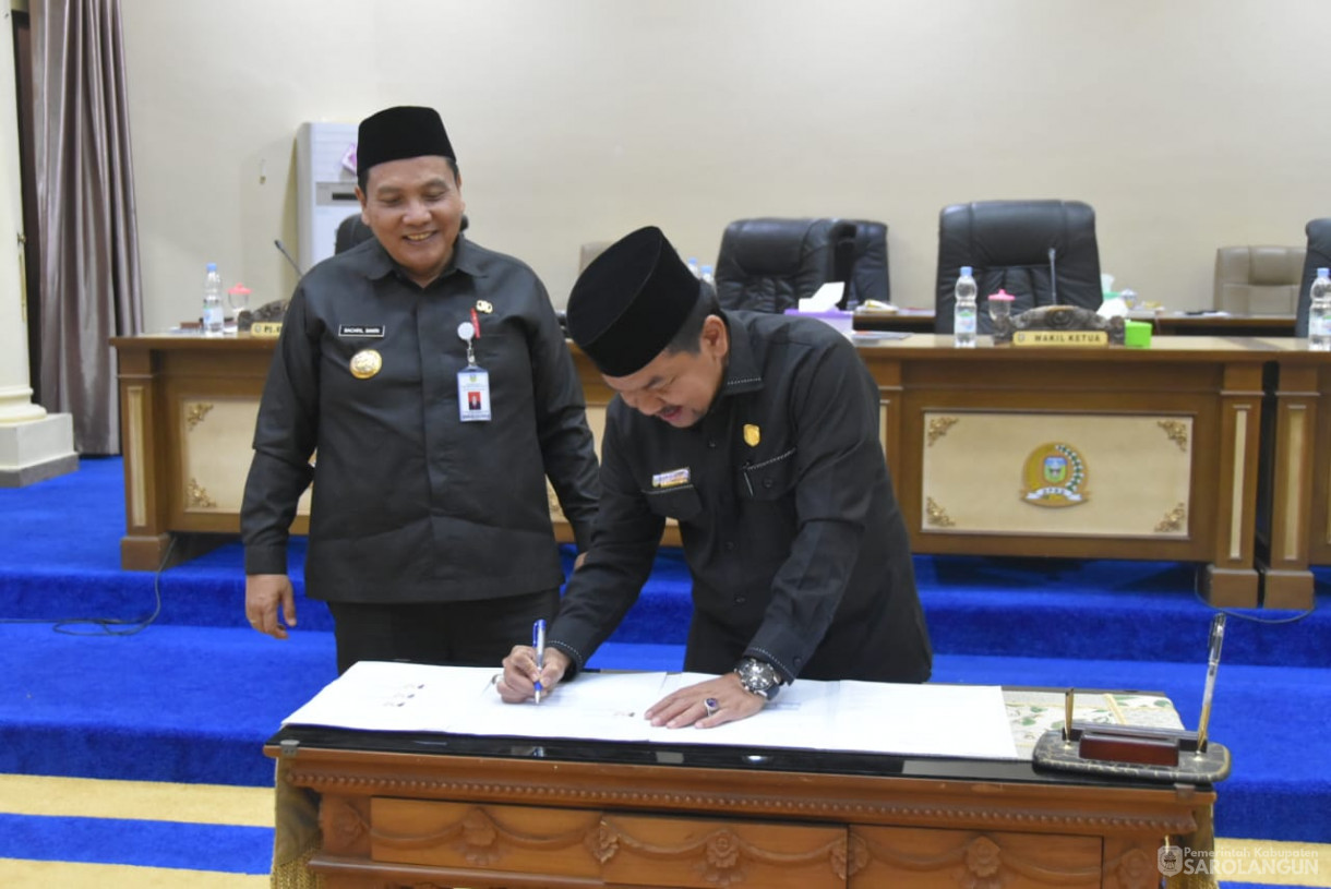 27 September 2023 - Penjabat Bupati Sarolangun Menghadiri Rapat Paripurna Tahap 2 di Gedung DPRD Kabupaten Sarolangun