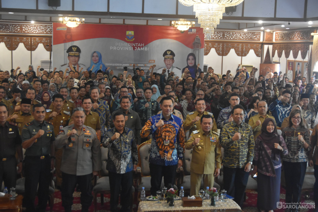 25 Juni 2024 - Launching Implementasi Sertipikat Elektronik Pada 7 Kantor Pertanahan Kabupaten Di Provinsi Jambi Dan Penyerahan Sertipikat Program Prioritas Nasional Kepada Peserta Simbolis, Bertempat di Au