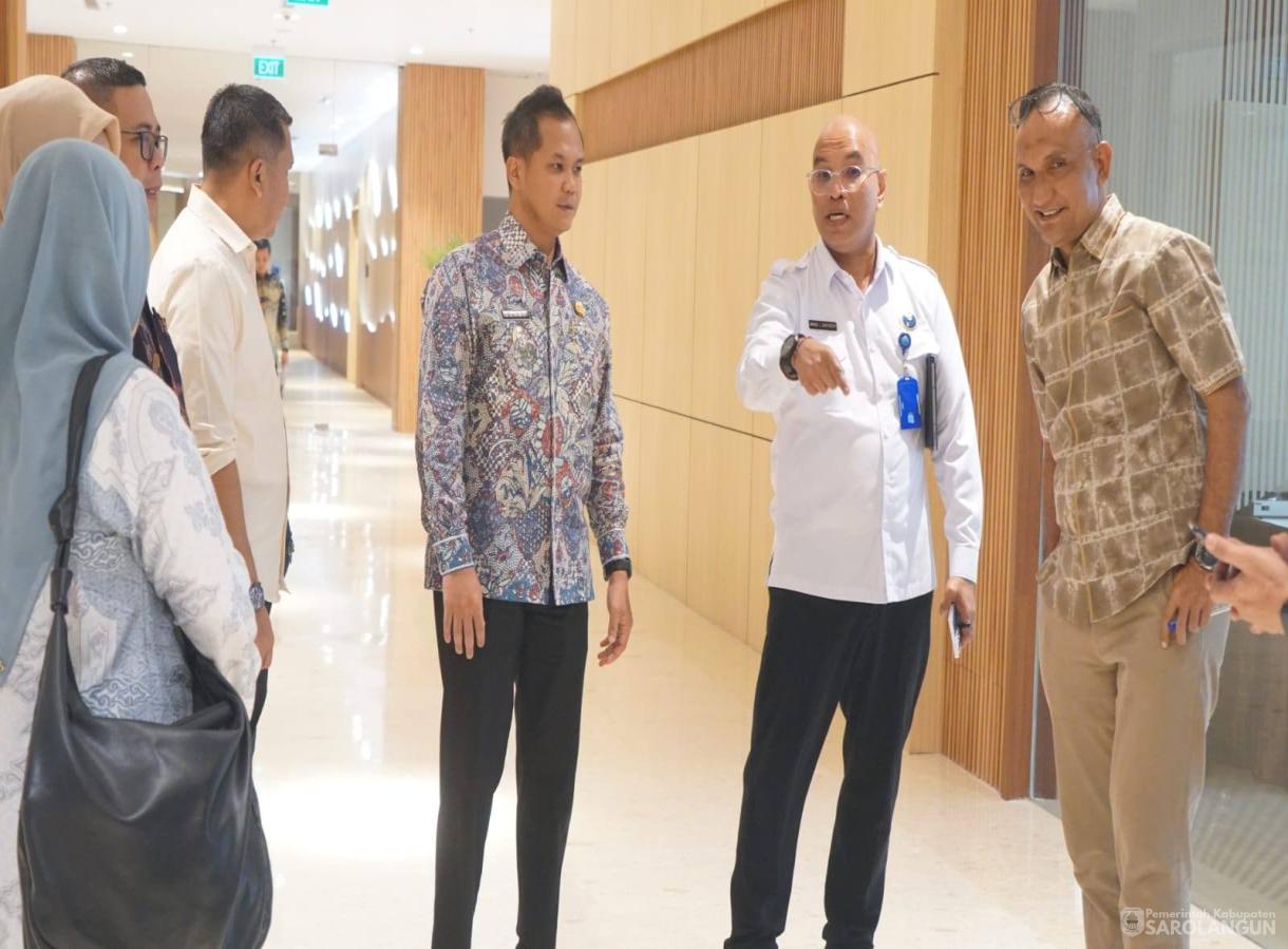 19 Mei 2026 Bupati Sarolangun di dampingi oleh Wakil Bupati Sarolangun dan Waka I DPRD Kab. Sarolangun melakukan Audiensi dengan Wakil Menteri Kesehatan RI dalam rangka Pembinaan Kesehatan Wilayah Provinsi Jambi yang bertempat di Kantor Kemenkes RI