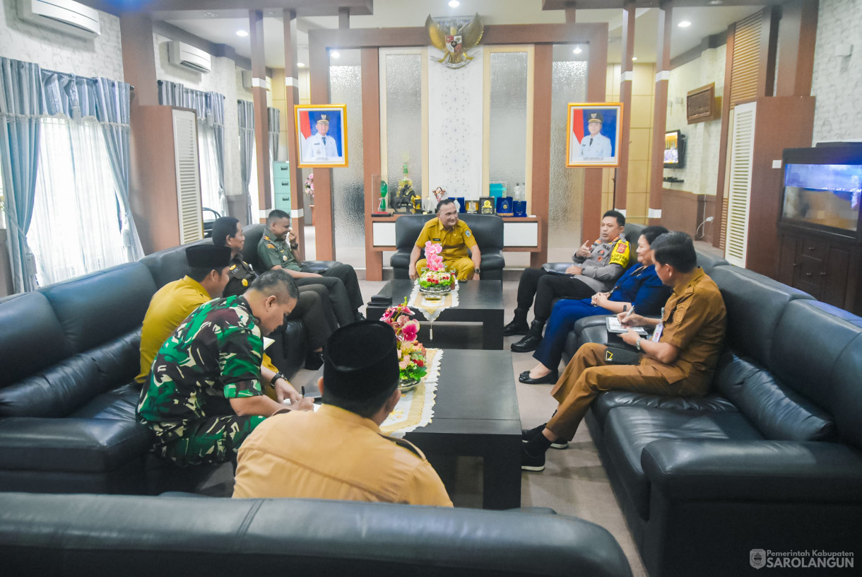 25 Maret 2025&nbsp; - Rapat Bersama Pimpinan&nbsp; Forkopimda Bertempat di Ruang Kerja Bupati Sarolangun