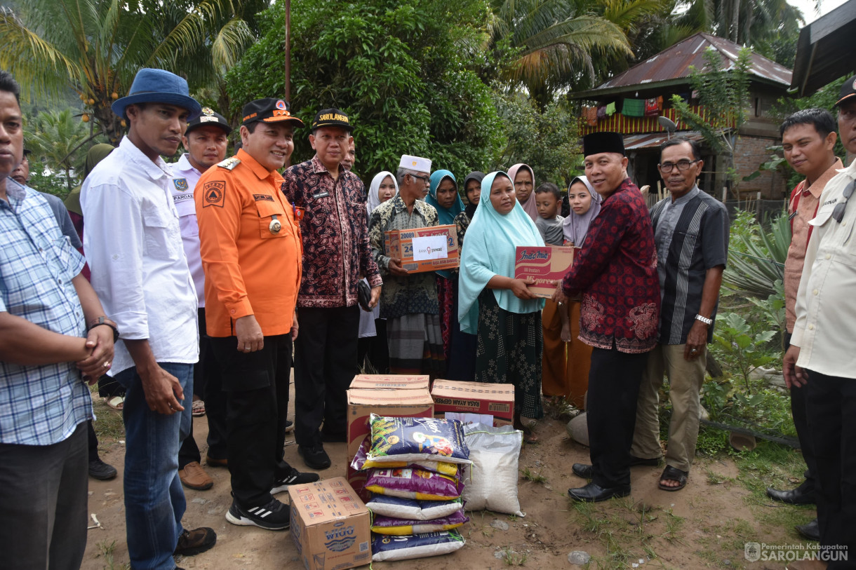 18 Januari 2023 - Menyerahkan Bantuan Kepada Korban Pasca Banjir Di Desa Rantau Panjang Kecamatan Batang Asai