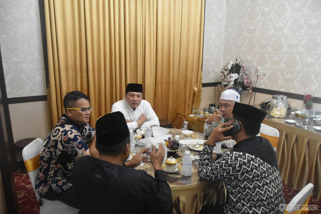 10 Agustus 2024 - Makan Malam Bersama Sekaligus Memberikan Arahan Kepada Anggota Paskibraka Sarolangun, Bertempat di Rumah Dinas Bupati Sarolangun