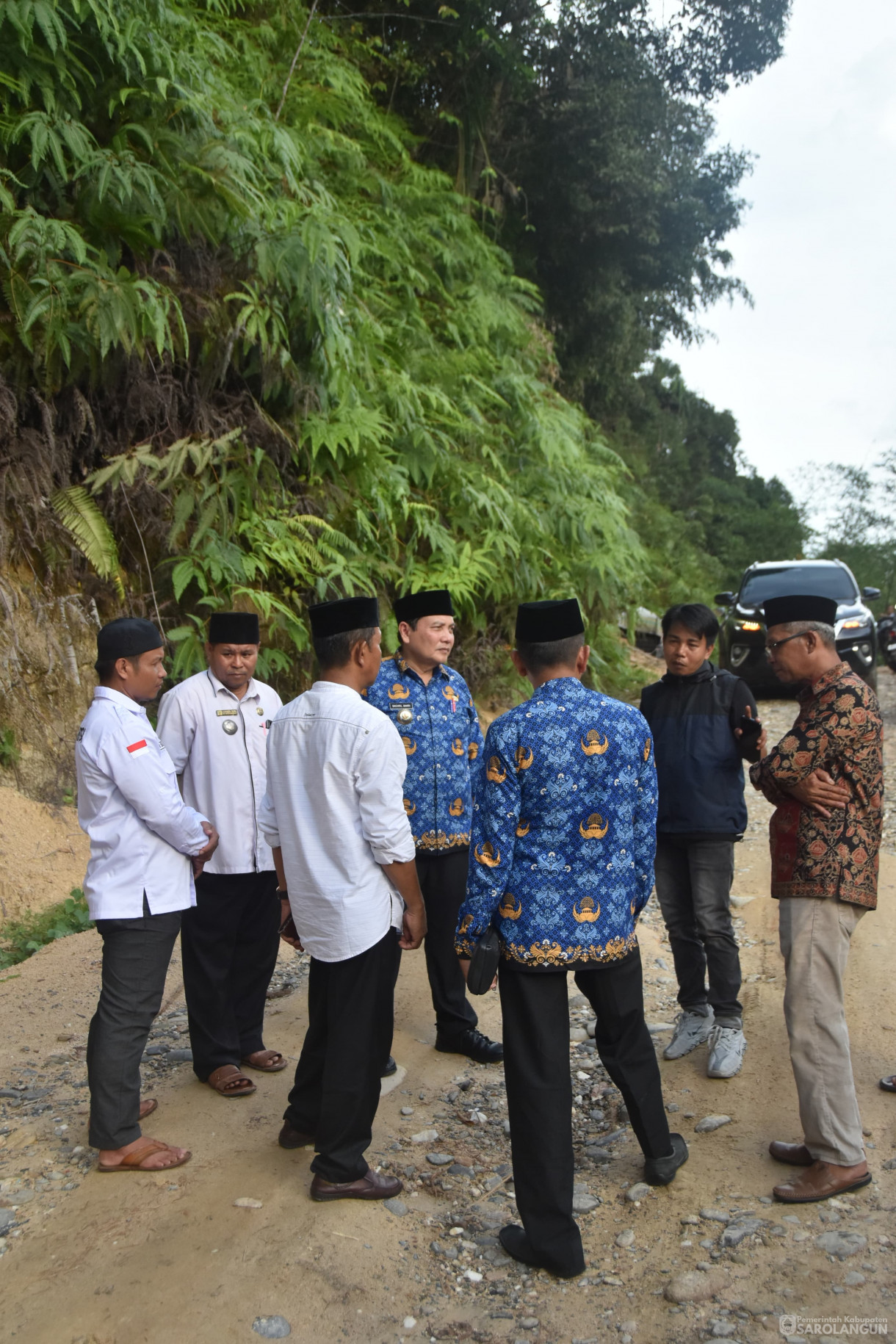 17 April 2024 - Meninjau Jalan Di Desa Raden Anom Kecamatan Batang Asai