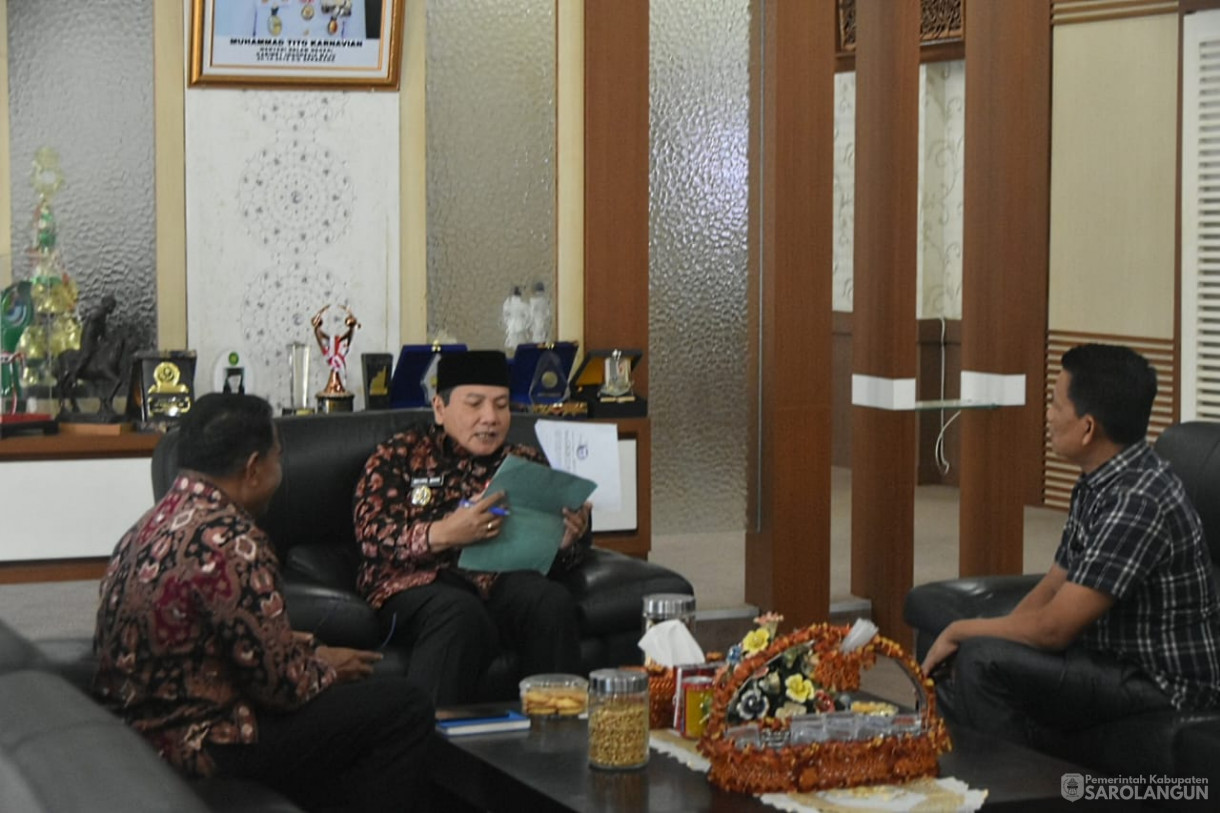 2 Mei 2024 - Silaturahmi Dengan Pengurus APDESI Di Ruang Kerja Bupati Sarolangun