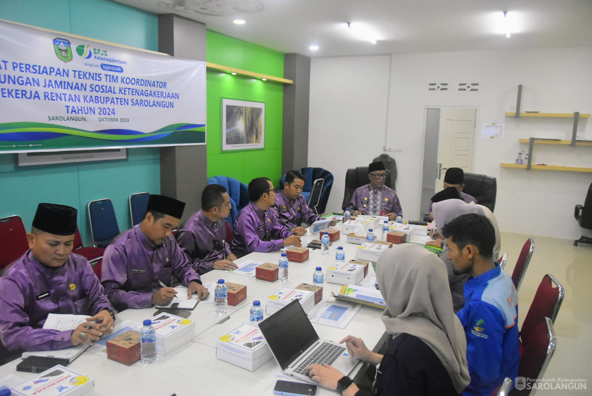 15 Oktober 2024 - Rapat Persiapan Teknis Tim Koordinator Perlindungan
 Jaminan Sosial Ketenagakerjaan Bagi Pekerja Rentan Kabupaten 
Sarolangun, Bertempat di Aula Bappeda Sarolangun