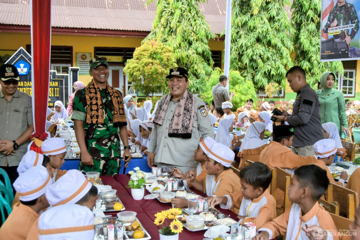 1 Desember 2023 - PROGRAM UNGGULAN PANGDAM ILSRIWIJAYA KODAM II/SRIWIJAYA "DAPUR MASUK SEKOLAH KODIM 0420/SARKO, di SD Negeri 87/VII Limbur Tembesi II Kec. Bathin VIII Kab. Sarolangun Provinsi Jambi