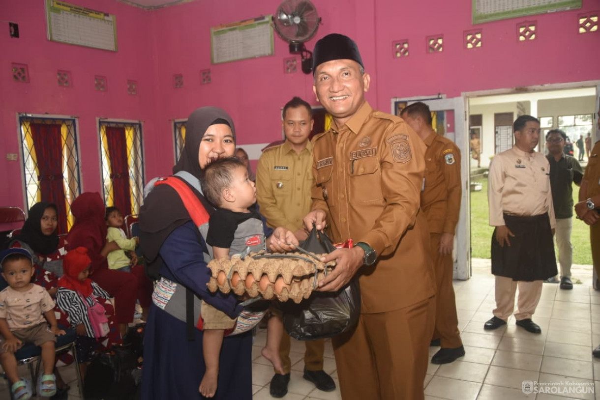 6 Oktober 2025&nbsp; Penyerahan Bantuan Stunting di Kantor Camat Singkut