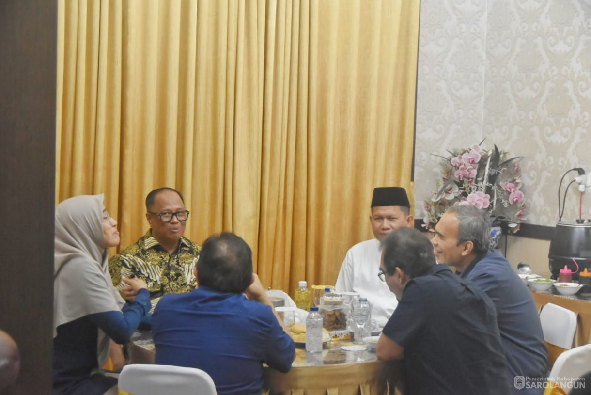 12 Desember 2024 - Silaturahmi Dan Makan Bersama Direktur BPJS Kesehatan di Rumah Dinas Bupati Sarolangun