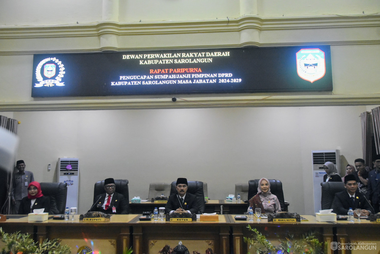 25 September 2024 -&nbsp;Pengucapan Sumpah Janji Pimpinan DPRD Kabupaten Sarolangun Masa Jabatan 2024 sd 2029, Bertempat di Gedung DPRD Kabupaten Sarolangun