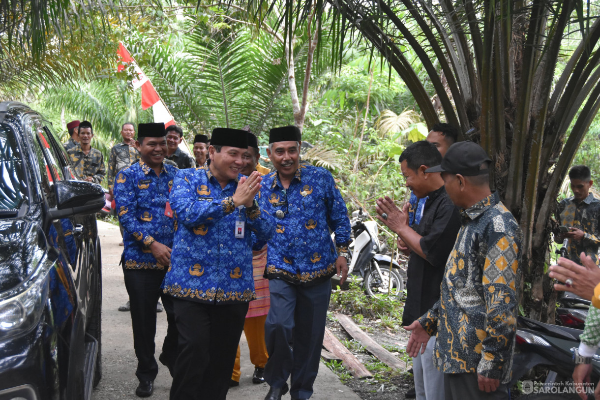 30 November 2023 - Penyerahan Bantuan Sembako Untuk Masyarakat Miskin Ekstrim Program Penanganan Kemiskinan, Pengendalian Inflasi Dan Pencegahan Stunting, Sekaligus Peresmian Pendopo Desa Lubuk Sepuh Dan Pemb