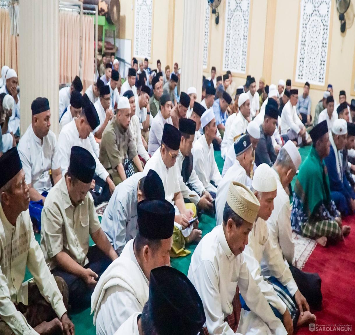 5 Juni 2026 Bupati Sarolangun, Wakil Bupati Sarolangun, Sekretaris Daerah Kabupaten Sarolangun Melaksanakan Subuh Keliling Berjamaah di Masjid Jami Attaufiq Kelurahan Gunung Kembang