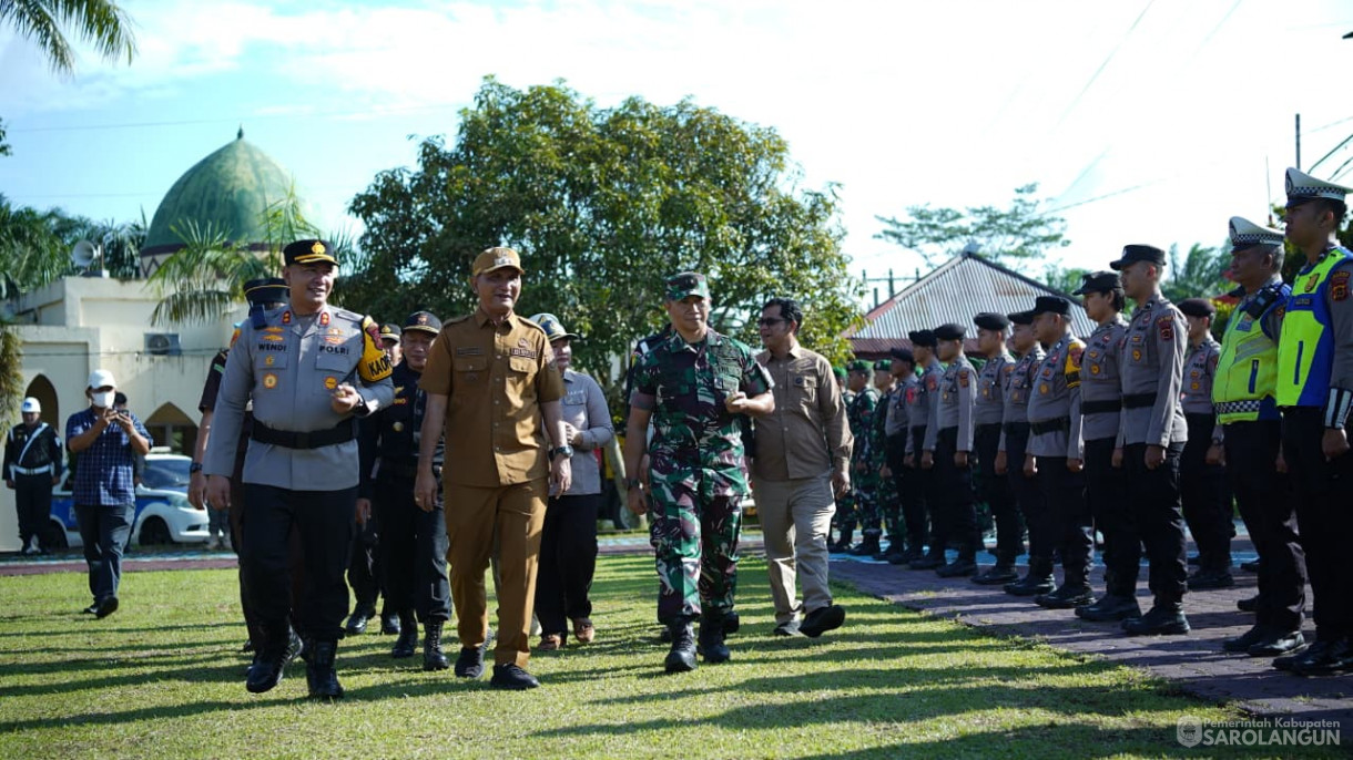 Apel Gelar Pasukan Dalam Rangka Operasi Lilin Tahun 2025 Sekaligus Memberikan Penghargaan dari Bapak Bupati Kepada 4 Pejabat Polres Sarolangun