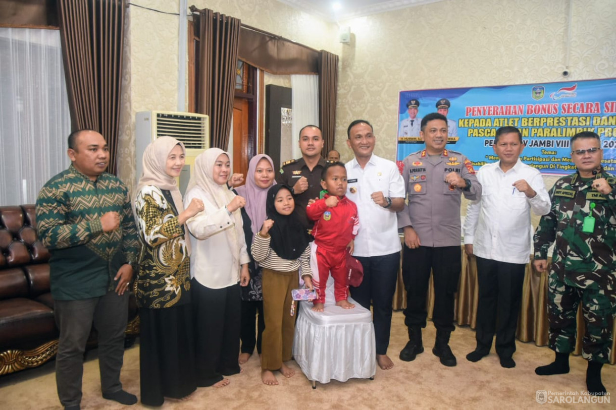18 Juni 2025 - Penyerahan Bonus Secara Simbolis Kepada Atlet Berprestasi dan Pelatih Pasca Pekan Paralimpik Provinsi&nbsp;