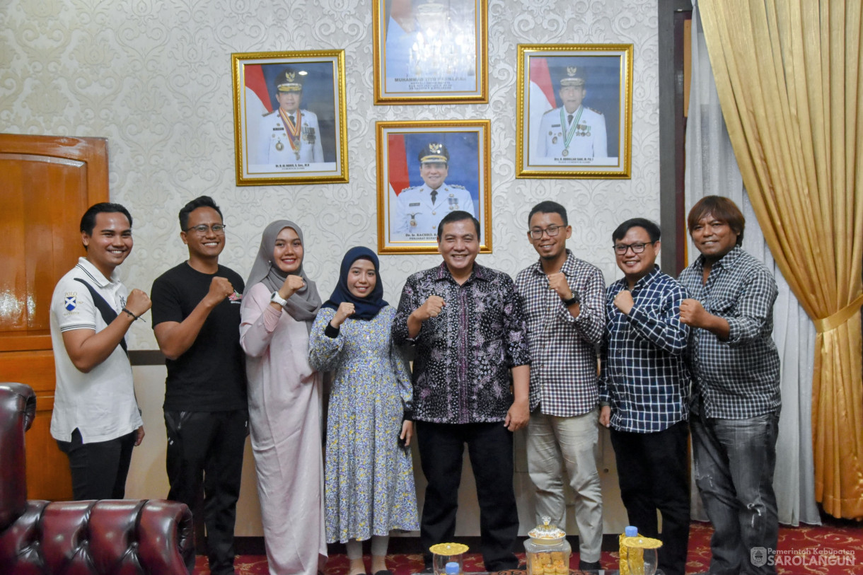 24 November 2023 - Penjabat Bupati Sarolangun Makan Malam Bersama Tim Guru GASING di Rumah Dinas Bupati Sarolangun