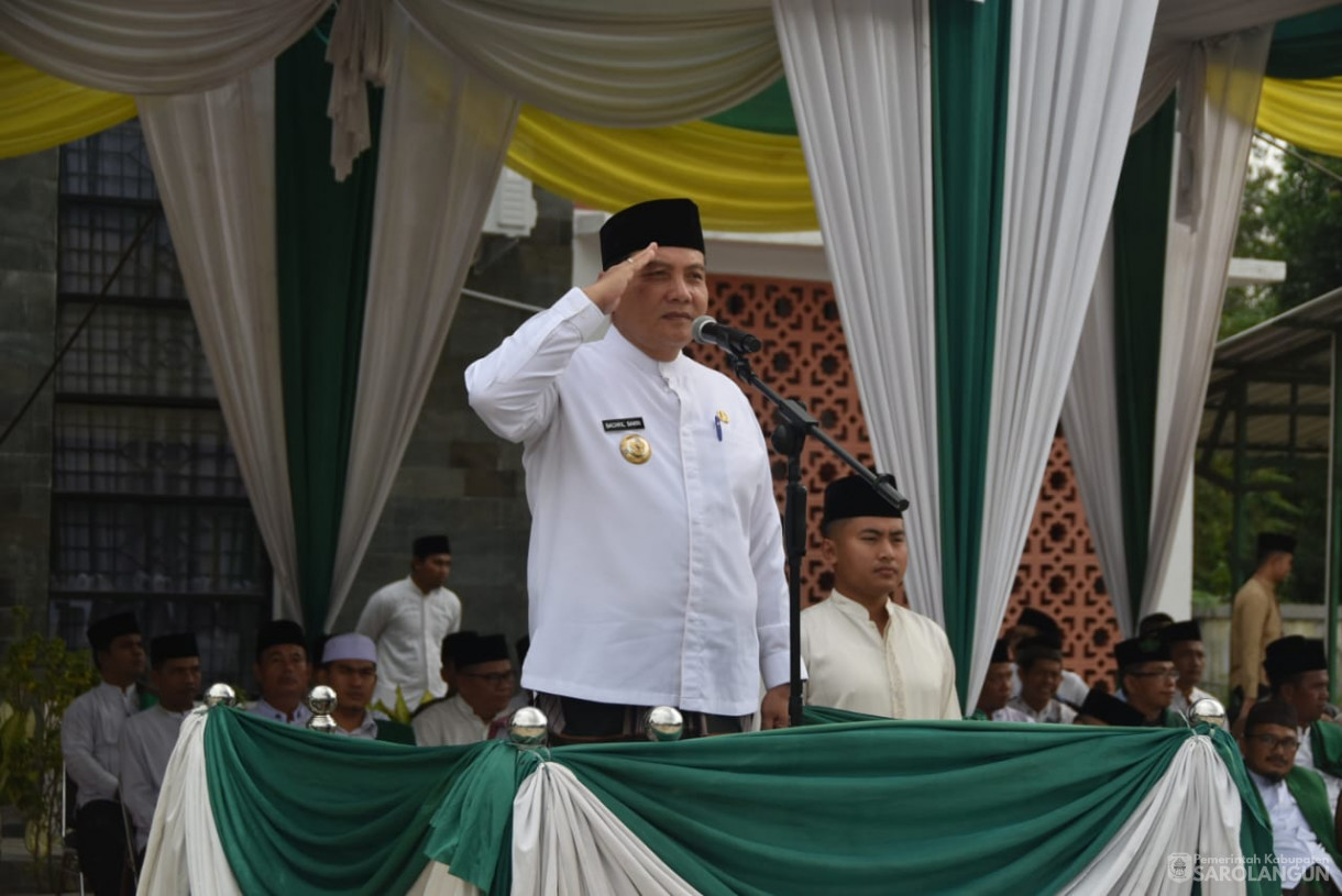 22 Oktober 2023 - Penjabat Bupati Sarolangun Memimpin Apel Peringatan Hari Santri Nasional 2023 di Lapangan Kantor Kementerian Agama Sarolangun