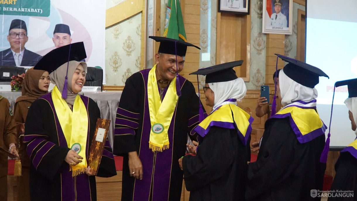 24 Februari 2026&nbsp;Wisuda Sekolah Lansia Sarolangun di Aula Utama Kantor Bupati Sarolangun