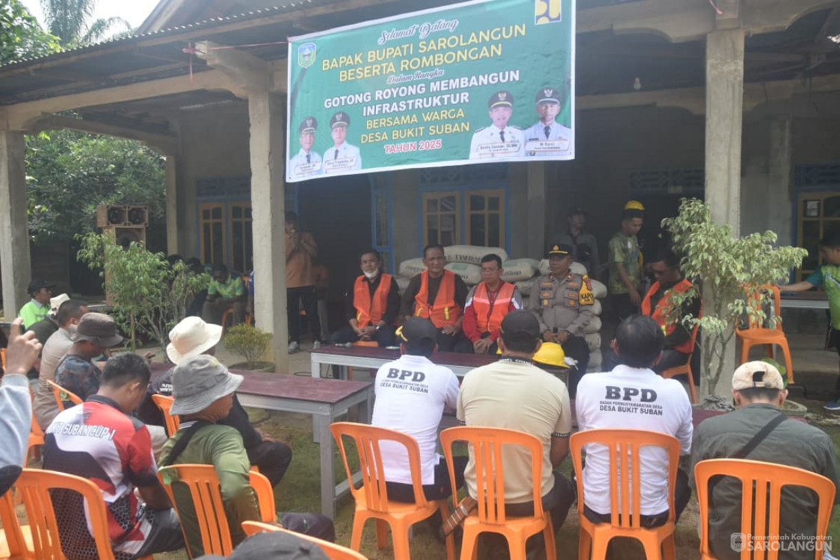 5 November 2025 Gotong Royong di Desa Bukit Suban Kecamatan Air Hitam
