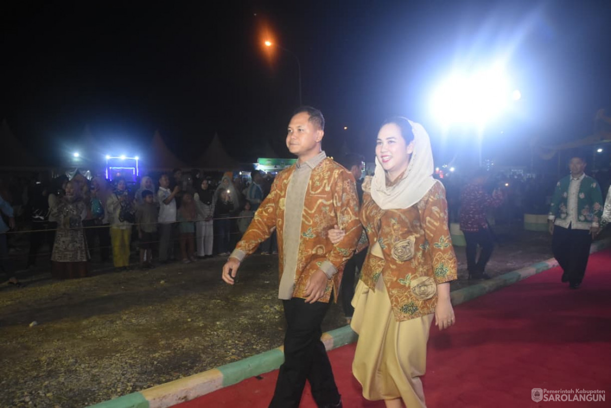 5 Desember 2025 Parade Batik Sarolangun Tahun 2025 di GOR Sarolangun