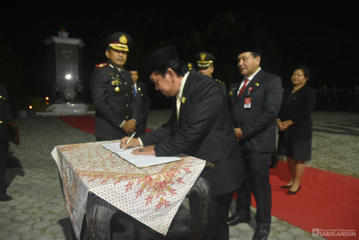 17 Agustus 2024 - Apel Kehormatan Dan Renungan Suci, Bertempat di Taman Makam Pahlawan Sarolangun
