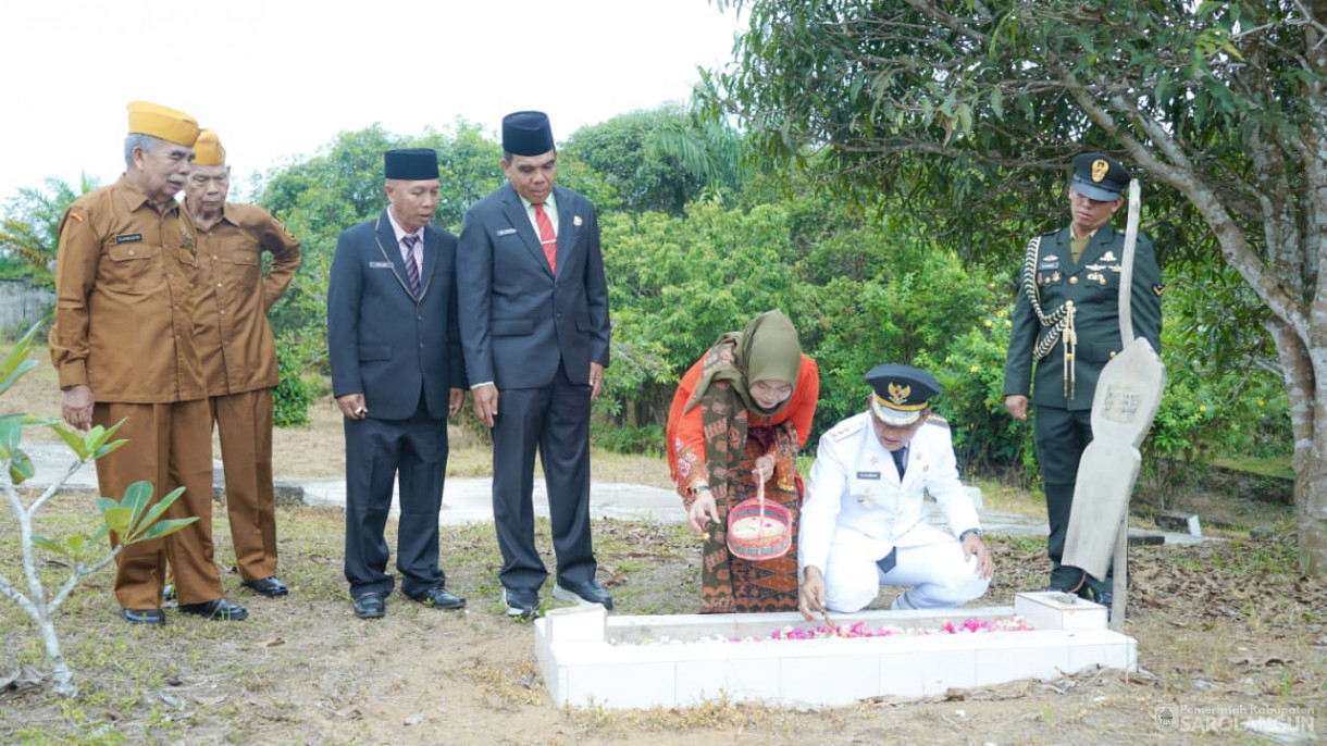 Upacara Peringatan Hari Sumpah Pemuda di Lapangan Gunung Kembang Sarolangun