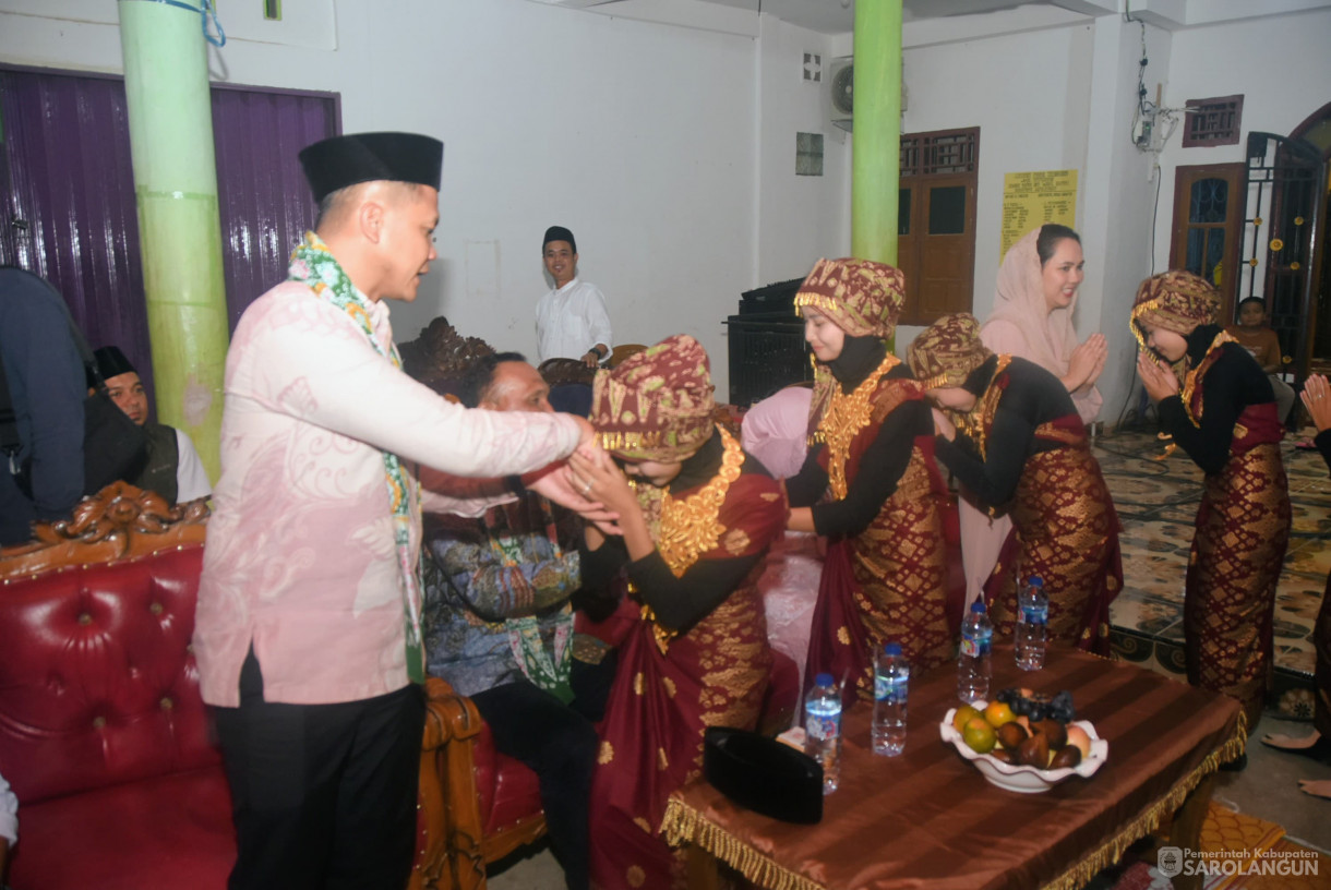 10 Mei 2025 -&nbsp;Penyambutan Bupati Sarolangun Beserta Rombongan Oleh Warga Desa Padang Jering Kecamatan Batang Asai