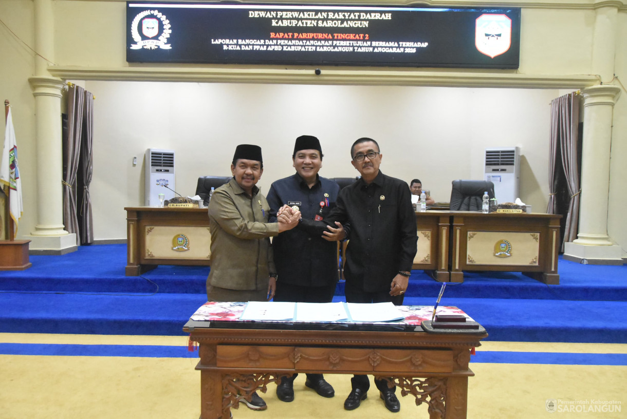 30 Juli 2024 -&nbsp;Rapat Paripurna Tingkat 2 Laporan Banggar Dan Penandatanganan Persetujuan Bersama Terhadap RKUA Dan PPAS APBD Kabupaten Sarolangun, Bertempat di Gedung DPRD Sarolangun