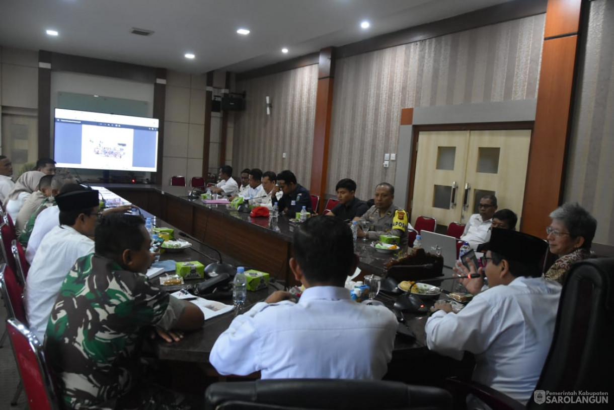 8 November 2023 - Penjabat Bupati Sarolangun Menghadiri Rapat Penanganan Karhutla Dengan Prof. Yosh Azuma Ph. D Dari Universitas Ritsumeikan Jepang di Ruang Pola Utama Kantor Bupati Sarolangun