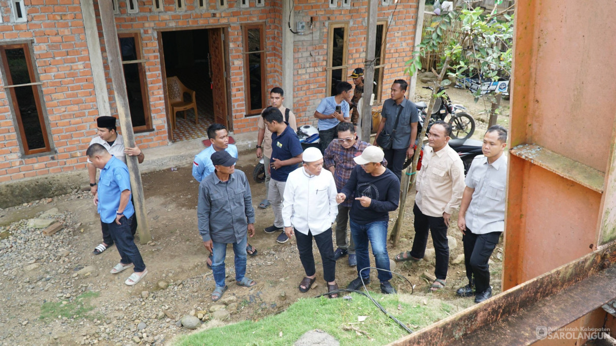 27 Februari 2026 Gubernur Jambi didampingi Bupati Sarolangun Beserta Jajaran Mengecek Kondisi Jembatan yang menghubungkan Desa Bathin Pengambang&nbsp; Tambak Ratu Kecamatan Batang Asai