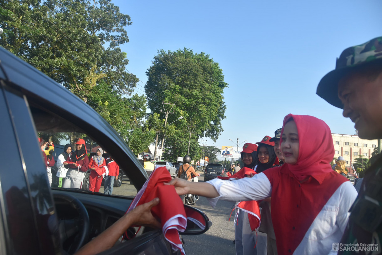 10 Agustus 2024 -&nbsp;Pembagian Bendera Merah Putih Dalam Rangka Menyambut Hari Kemerdekaan RI Ke 79, Bertempat di Depan Bank Jambi