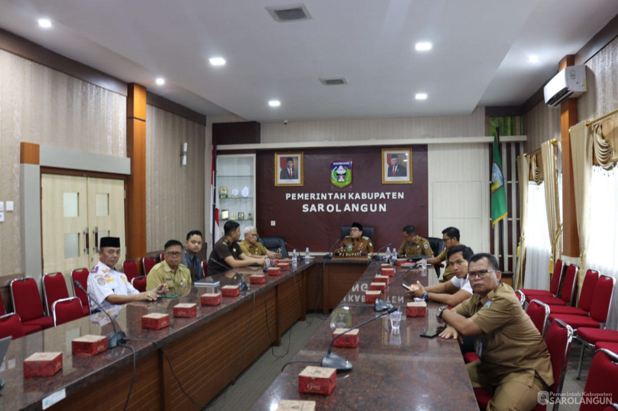 15 Januari 2024 - Rapat TPID Via Zoom Meeting Di Ruang Pola Utama Kantor Bupati Sarolangun