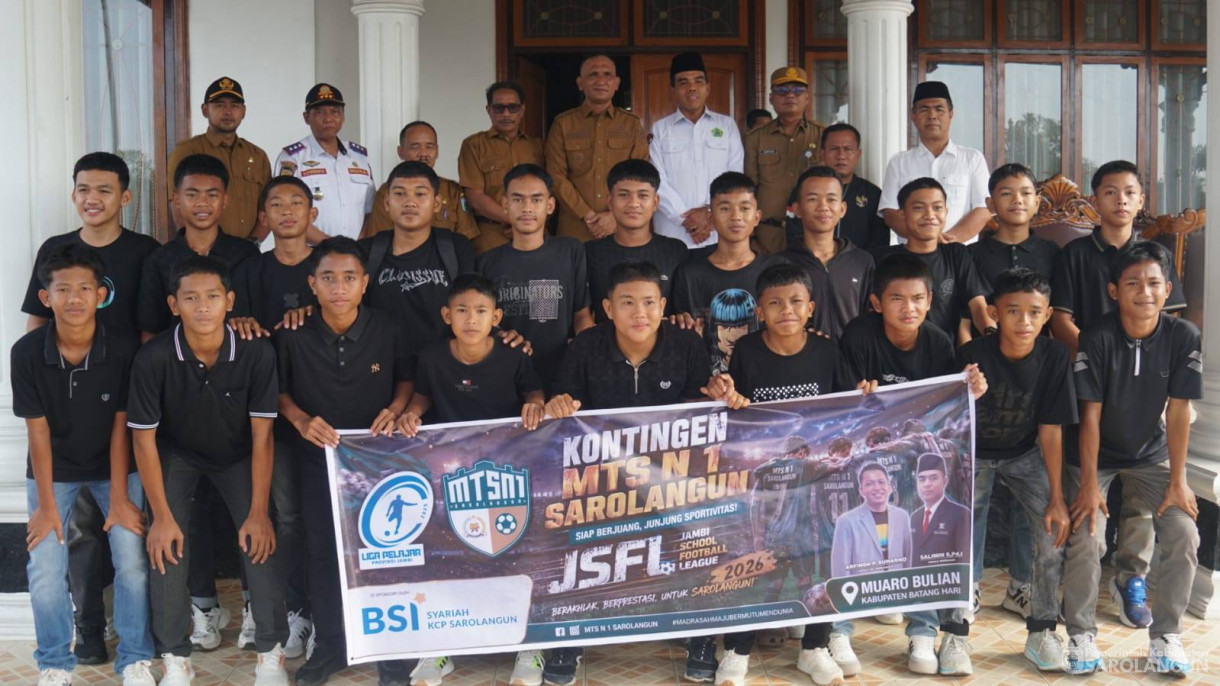 11 Mei 2026 Bupati Sarolangun melepas Keberangkatan Kontingen Sarolangun untuk mengikuti Jambi School Football League Tingkat Provinsi di Kabupaten Batanghari