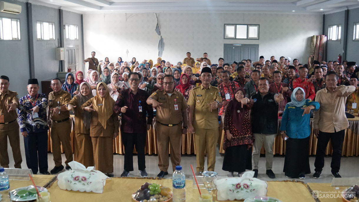 22 Juli 2025 - Bupati Sarolangun Membuka Langsung Kegiatan Bimtek Kepemimpinan Transformatif, dalam Mewujudkan Sekolah Adaptif Melalui Pembelajaran Mendalam Bagi Kepala Sekolah Jenjang SD dan SMP