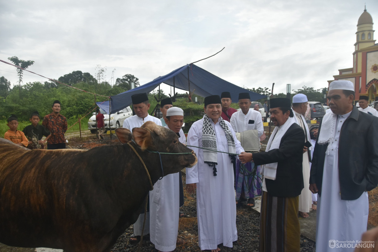 17 Juni 2024 - Sholat Idul Adha Di Masjid Assulthon Dan Serah Terima Hewan Kurban Dari Pemkab Sarolangun Untuk  Masjid Assulthon