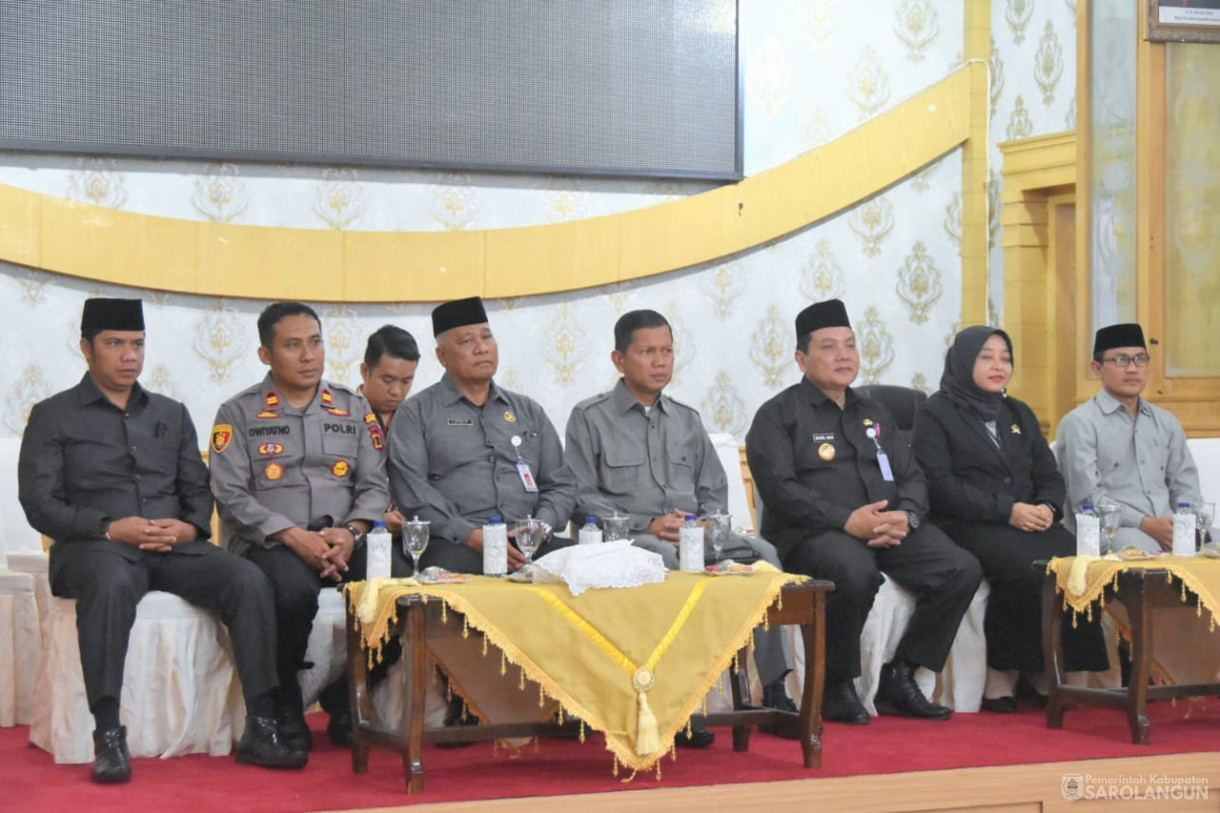 22 September 2023 - Penjabat Bupati Sarolangun Menghadiri Acara Pelantikan Penjabat Gubernur Jambi Via Zoom Meeting di Ruang Aula Utama Kantor Bupati Sarolangun