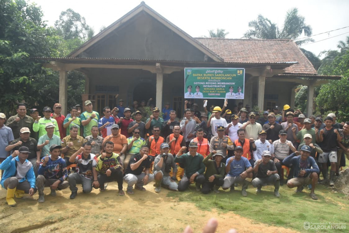 5 November 2025 Gotong Royong di Desa Bukit Suban Kecamatan Air Hitam