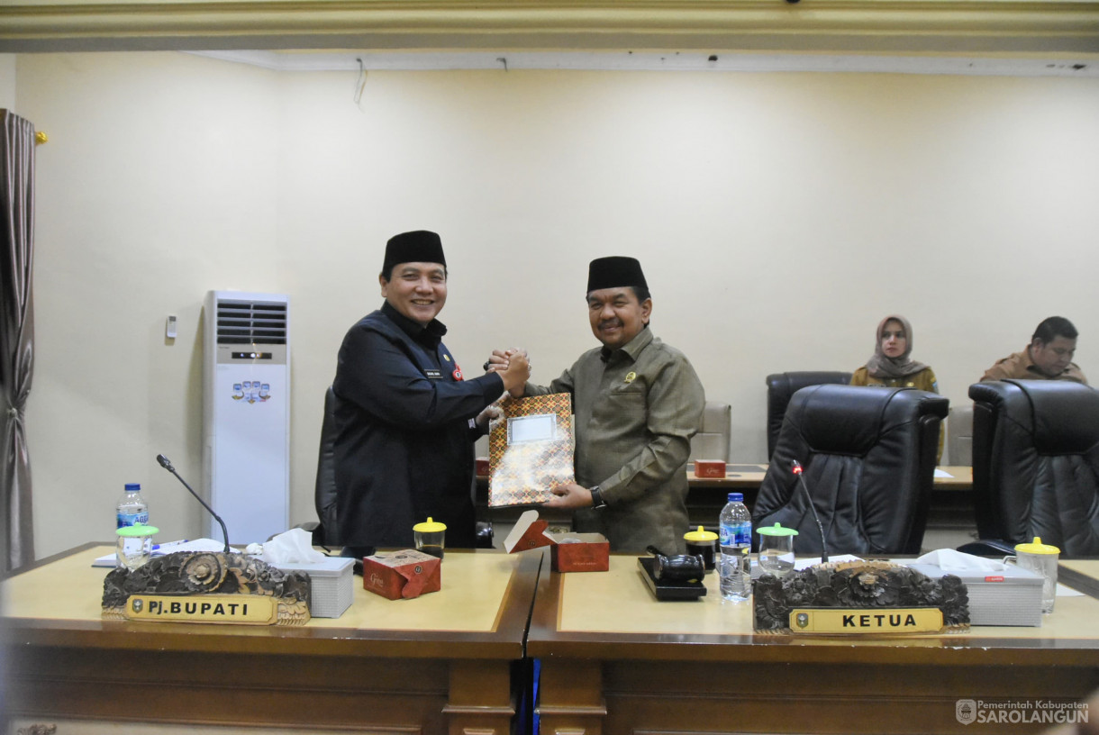 30 Juli 2024 - Rapat Paripurna Tingkat I Tahap 2 Pandangan Umum Fraksi DPRD Terhadap RKUA Dan PPAS APBD Kabupaten Sarolangun, Bertempat di Gedung DPRD Sarolangun