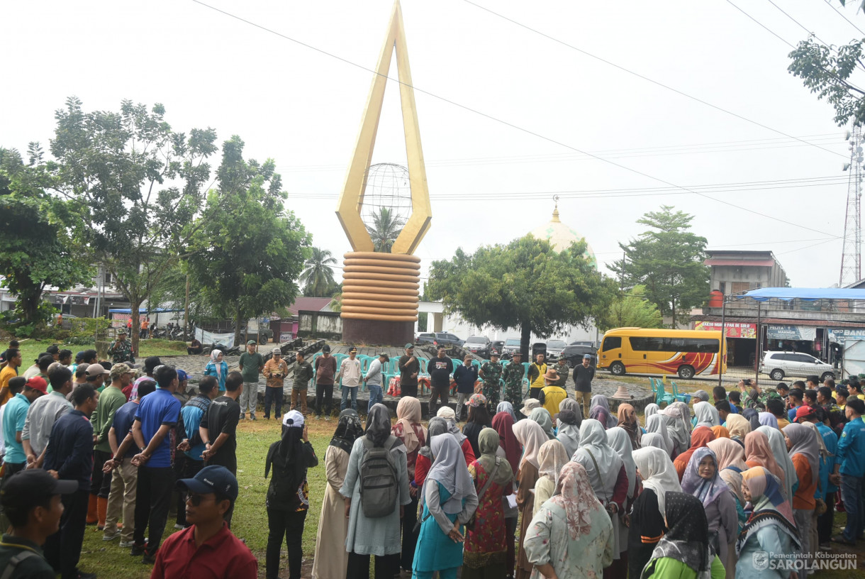 23 Mei 2025 - Bupati Sarolangun ikut Gelar Karya Bakti Bersama Kodim 0420 Sarko