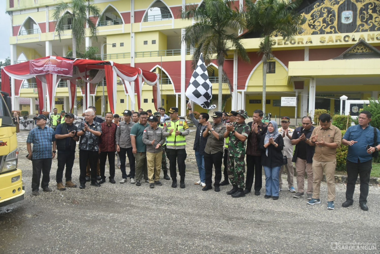 24 November 2024 - Pelepasan Pendistribusian Logistik Pemilihan Gubernur Dan Wakil Gubernur, Bupati Dan Wakil Bupati, Bertempat di Gudang Logistik KPU Gedung Tenis Indoor Sport Center