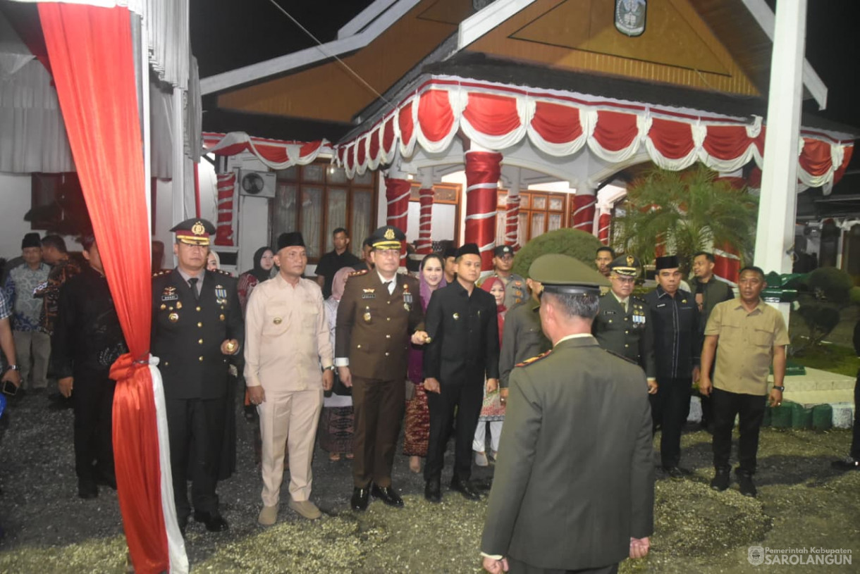 16 Agustus 2025&nbsp; Pawai Obor di Depan Rumah Dinas Bupati Sarolangun