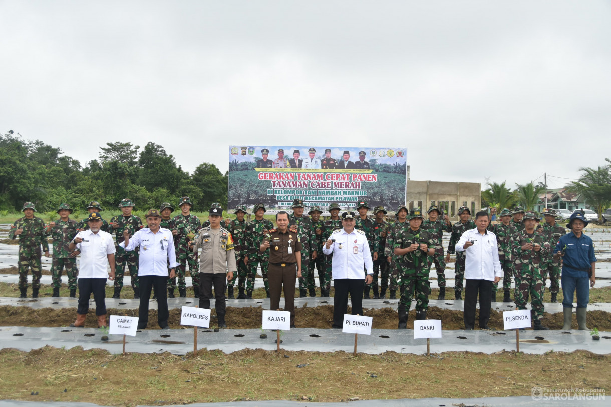 6 Maret 2024 – Tanam Cabe Bersama Forkopimda Di Lahan Kompi Senapan A Yonif 142 KJ