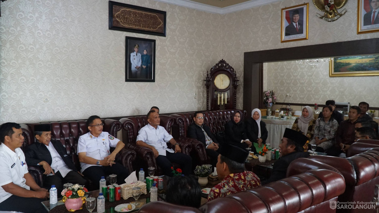 6 Mei 2026 Audiensi dengan Forum Kerukunan Umat Beragama Kabupaten Sarolangun dengan Bupati Sarolangun di Rumah Dinas Bupati Sarolangun