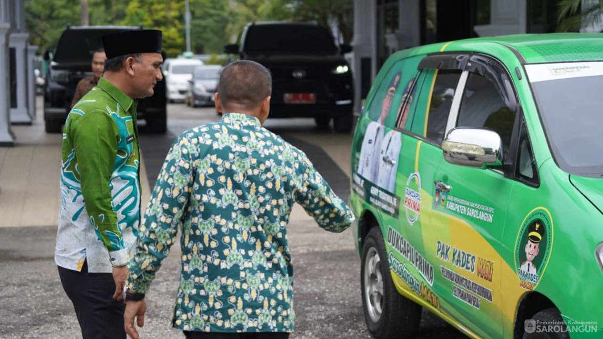 27 November 2025&nbsp; Penyerahan Satu Unit Mobil Operasional Pelayanan Administrasi Kependudukan Kelurahan dan Desa ke Diskdukcapil