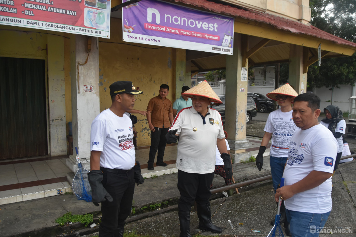 22 Desember 2023 - Pelaksanaan Program BRI Peduli Jaga Sungai Jaga Kehidupan Di Samping Kantor Lurah Pasar Sarolangun