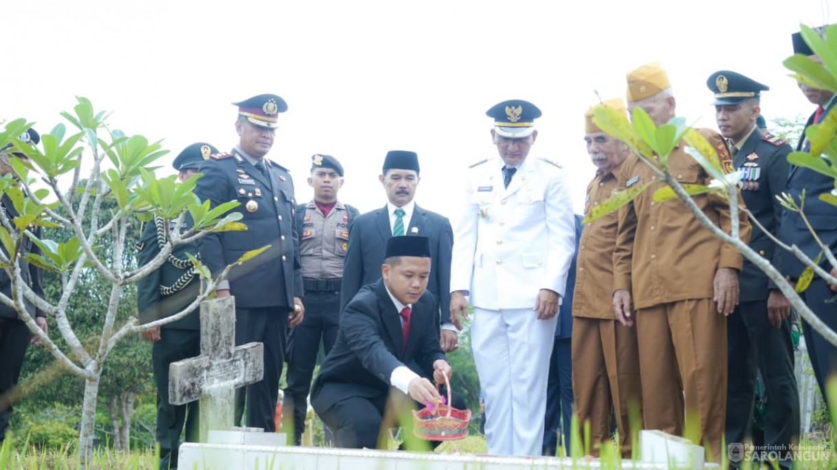 Upacara Peringatan Hari Sumpah Pemuda di Lapangan Gunung Kembang Sarolangun