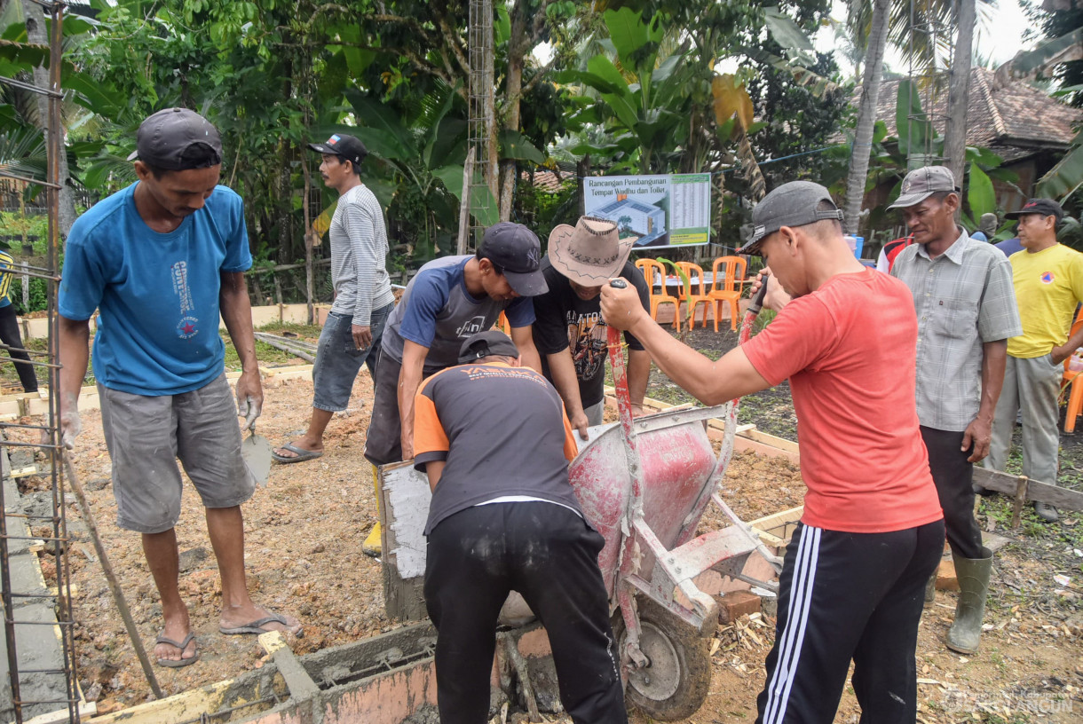 28 Juni 2025 -&nbsp;Gotong Royong Pembangunan Tempat Wudhu dan Toilet Masjid Jami Attaufiq Tanjung Rambai