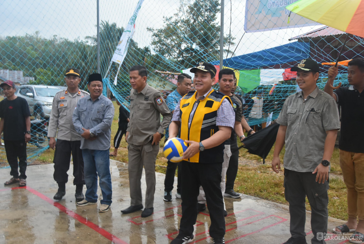 9 Agustus 2024 -&nbsp;Penyerahan Bantuan Kepada Mustahiq Warga Desa Pulau Buayo Program Baznas Sarolangun Sekaligus Pembukaan Turnamen Bola Voli Putri Dalam Rangka Menyambut Hari Kemerdekaan Indonesia, Bertempat di Desa Pulau Buayo kecamatan Bathin VII