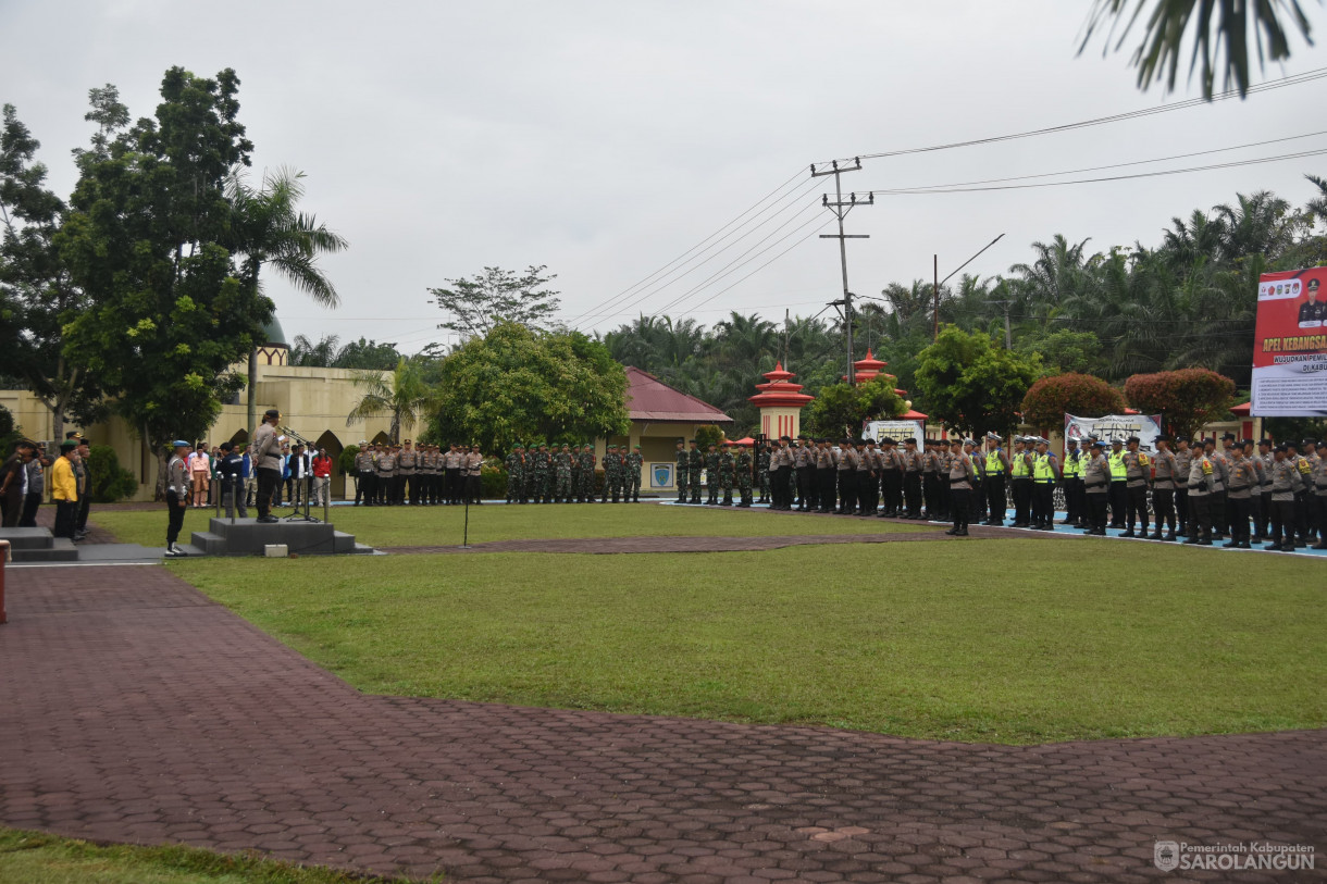 25 November 2023 - Apel Kebangsaan Dan Deklarasi Pemilu
Damai 2024 Wujudkan Pemilu Yang Aman, Damai, Sejuk Dan Bermartabat Di Kabupaten
Sarolangun Dan Penandatangan Deklarasi Pemilu Damai Dilapangan Polres
Sarolangun