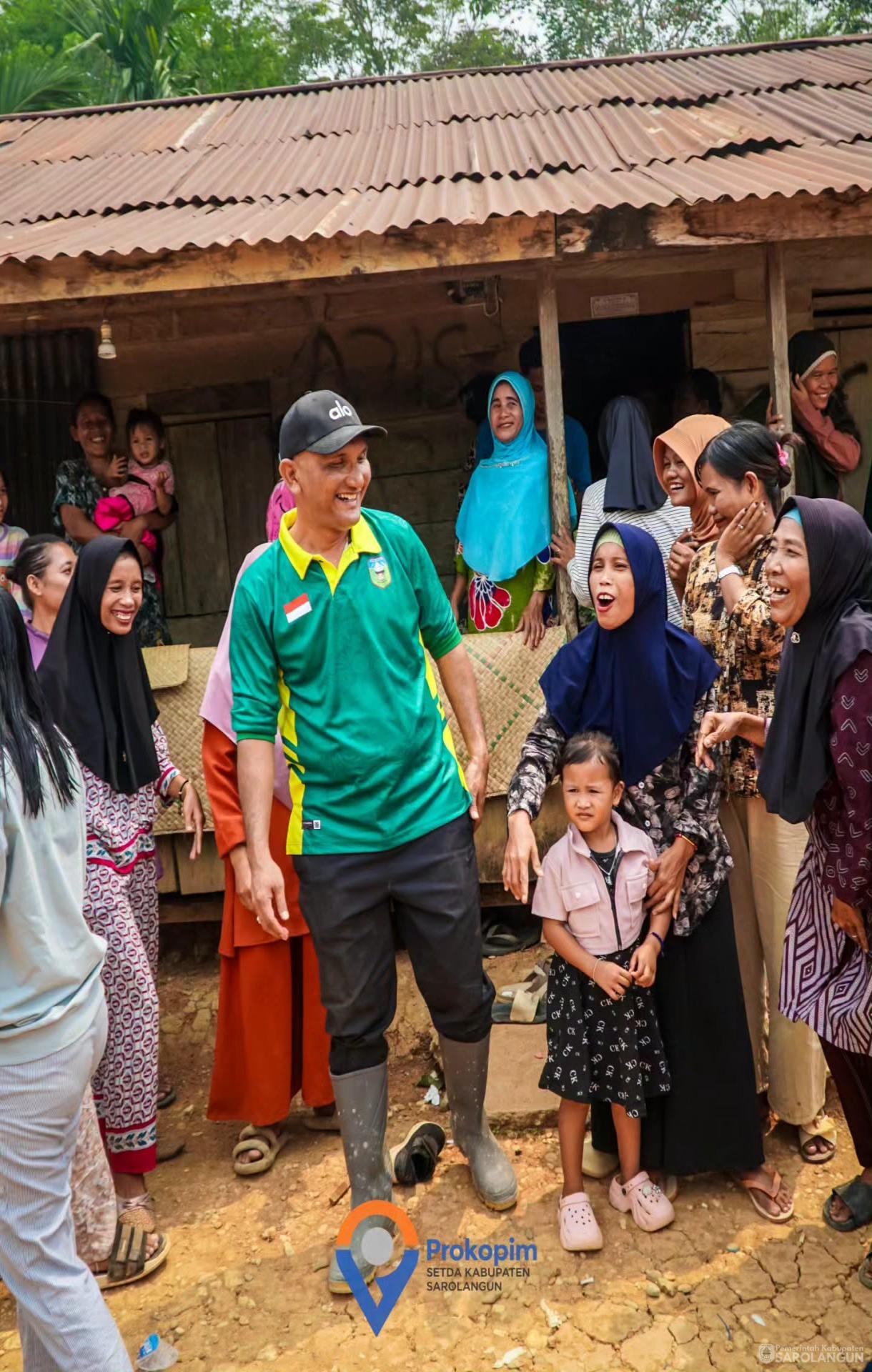 26 Agustus 2026 Momen Kebersamaan Bupati Sarolangun dengan Masyarakat Dusun Trans 3 Desa Sepintun Kecamatan Pauh